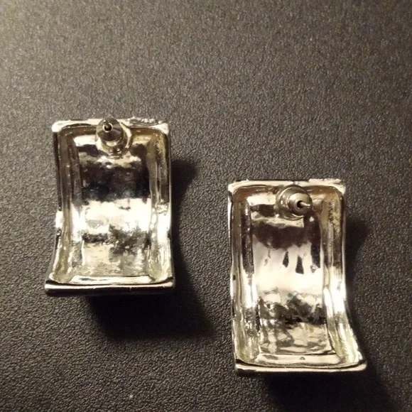 Beautiful Sea foam Green And Silver Tone Vintage Earrings - Picture 3 of 4